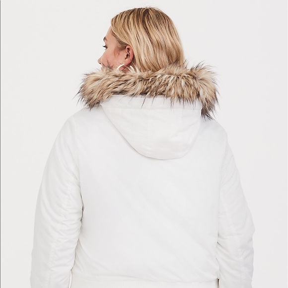 💕SOLD💕 WHITE FAUX FUR HOODIE BOMBER JACKET - Picture 3 of 8